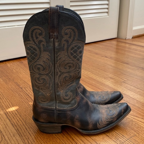 Ariat Women’s Cowboy boots - Picture 1 of 8